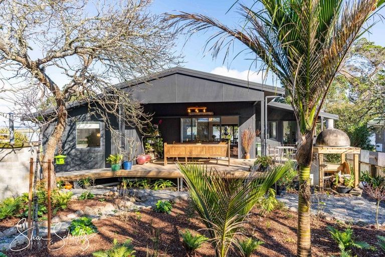 Photo of property in 6 The Strand, Whakapirau, Maungaturoto, 0583