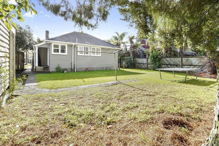 Photo of property in 6 Watts Crescent, Hamilton East, Hamilton, 3216