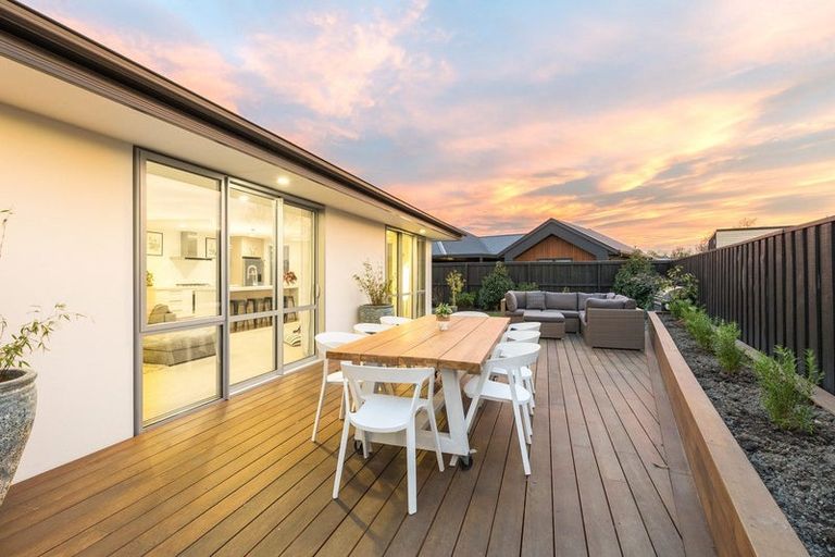 Photo of property in 8 Irvines Track, Halswell, Christchurch, 8025