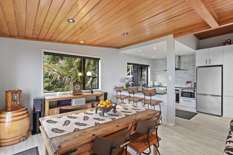 Photo of property in 19 Cascade Avenue, Waiatarua, Auckland, 0604