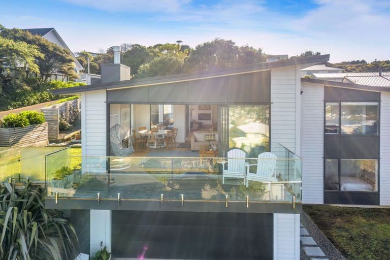 Photo of property in 8 The Track, Plimmerton, Porirua, 5026