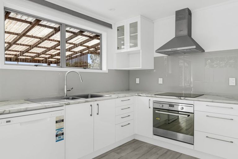 Photo of property in 28 Terra Nova Street, Glen Eden, Auckland, 0602