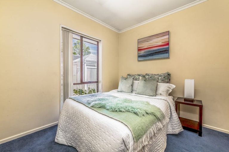 Photo of property in 213 Memorial Avenue, Burnside, Christchurch, 8053