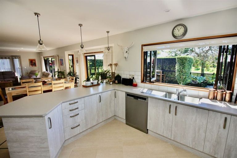 Photo of property in 16 Protea Crescent, Whitianga, 3510