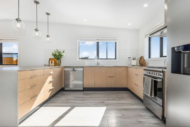 Photo of property in 12 Ash Close, Levin, 5510