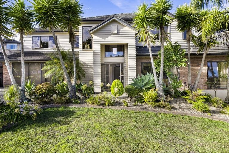 Photo of property in 1 Seresin Crescent, Flat Bush, Auckland, 2016
