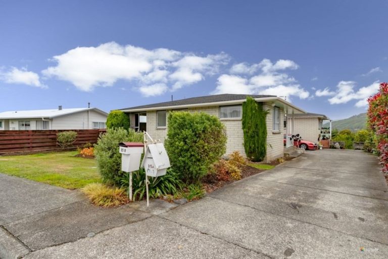 Photo of property in 35a Roband Crescent, Brown Owl, Upper Hutt, 5018