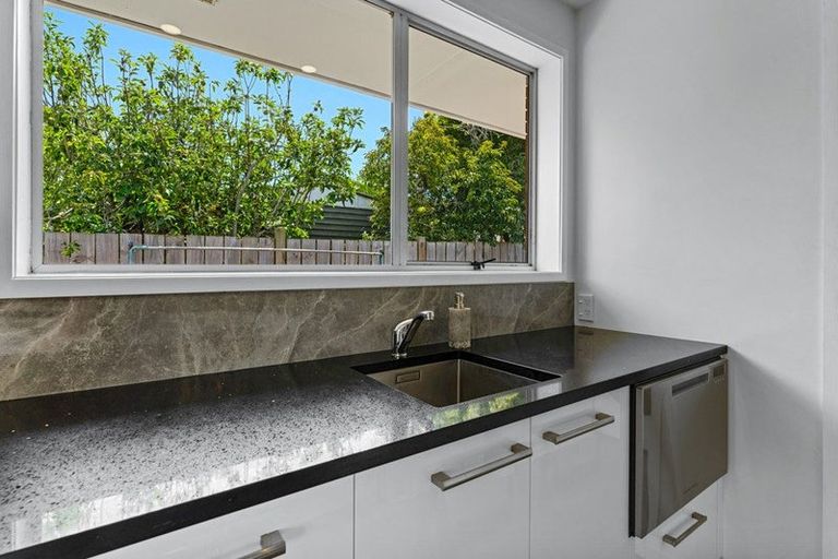 Photo of property in 1/56 Sunnynook Road, Sunnynook, Auckland, 0620