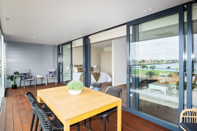 Photo of property in 306/7 Humber Street, Pandora, Napier, 4110