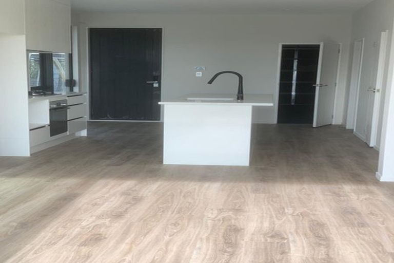 Photo of property in 28 Parahau Road, Papakura, 2110