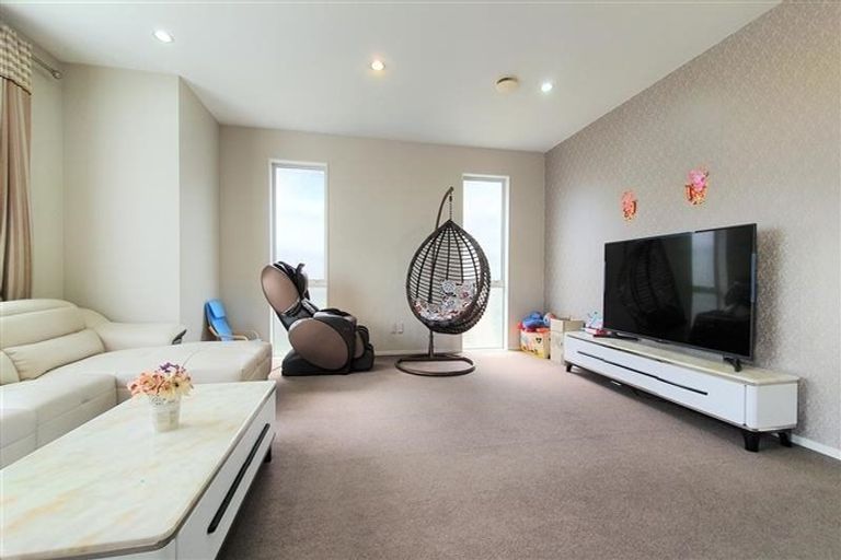 Photo of property in 27 Mulroy Place, Pinehill, Auckland, 0632