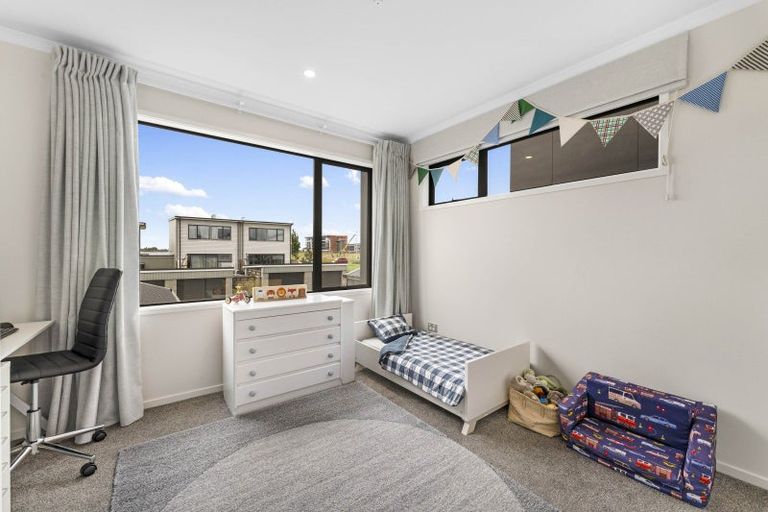 Photo of property in 10 Walter Merton Road, Hobsonville, Auckland, 0616