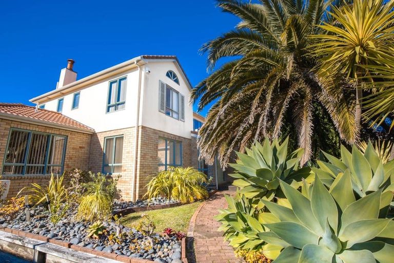 Photo of property in 19 Gilberd Place, Torbay, Auckland, 0630