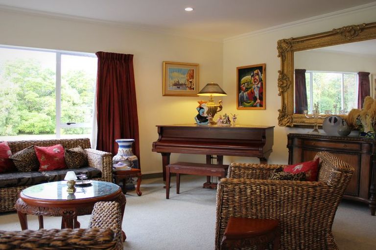 Photo of property in 64 Richmond Road, Carterton, 5713