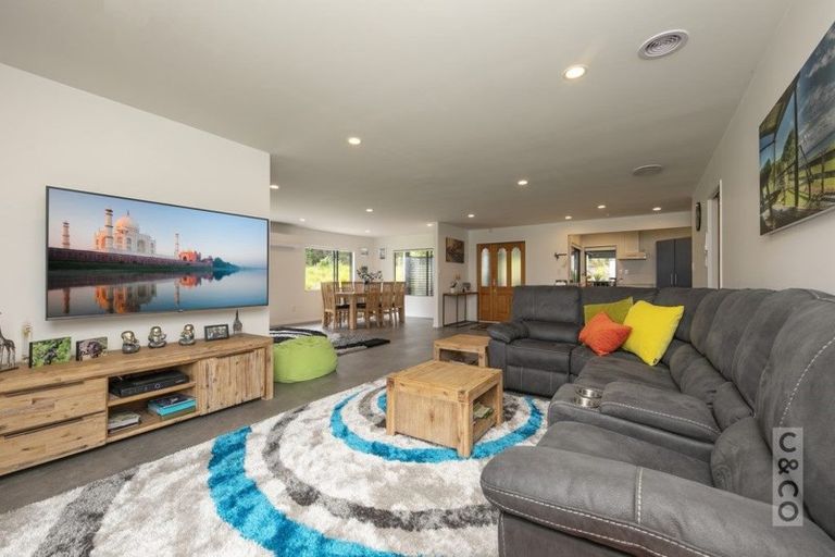 Photo of property in 166 Rimmer Road, Helensville, 0875