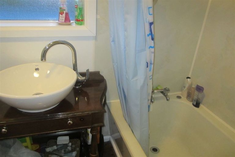 Photo of property in 42 Koe Street, Moana, 7872