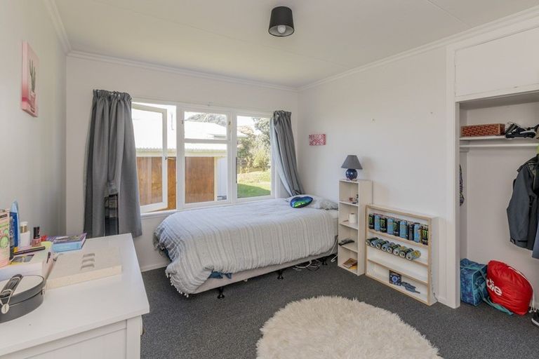 Photo of property in 15 Mahoe Street, Otaki Beach, Otaki, 5512