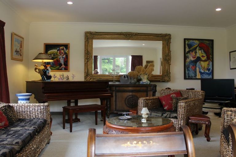 Photo of property in 64 Richmond Road, Carterton, 5713