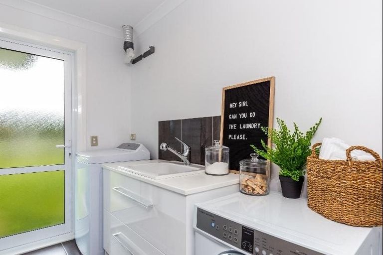 Photo of property in 6 Oakdale Drive, Kinloch, Taupo, 3377