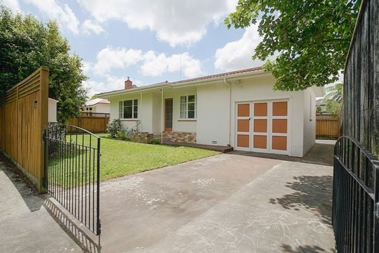 Photo of property in 43 Batt Street, West End, Palmerston North, 4410