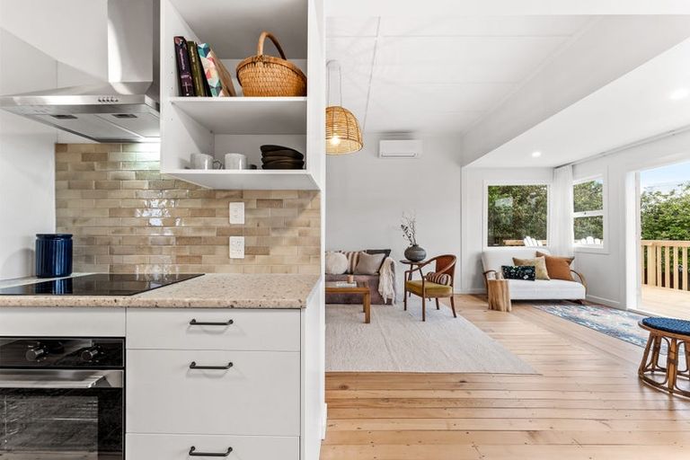 Photo of property in 24 Jean Place, Stanmore Bay, Whangaparaoa, 0932