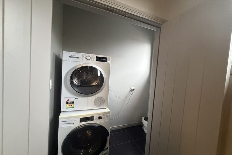 Photo of property in 40 Hiwihau Place, Glenfield, Auckland, 0629