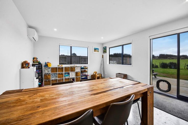 Photo of property in 1 Macbeth Street, Stratford, 4332