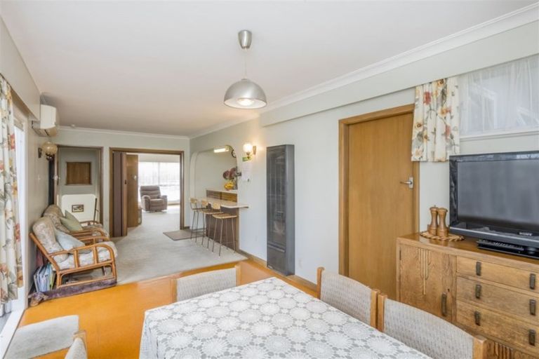 Photo of property in 16 Highbury Drive, Levin, 5510