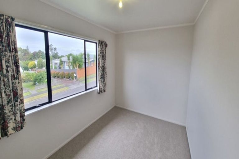 Photo of property in 4 Mayfair Place, Westown, New Plymouth, 4310
