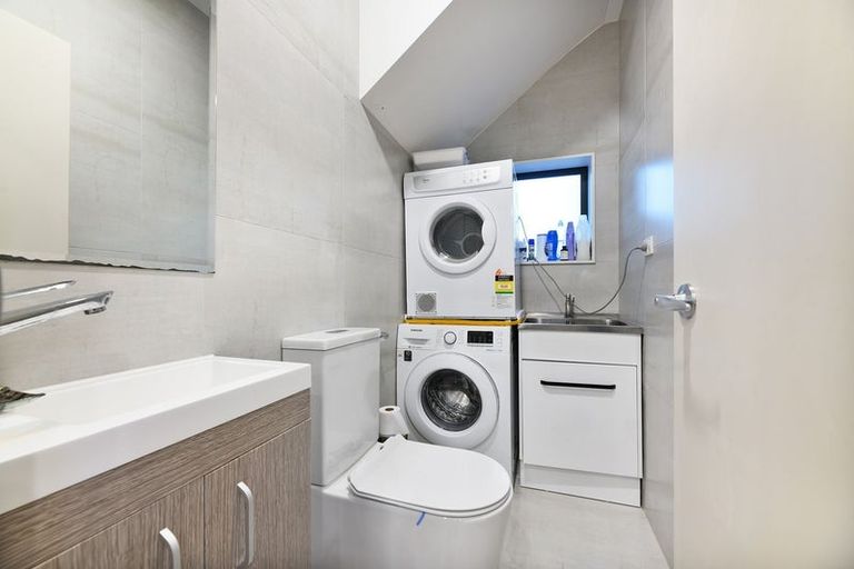 Photo of property in 17d Crosby Road, West Harbour, Auckland, 0618