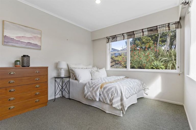 Photo of property in 3 Aeroview Drive, Beach Haven, Auckland, 0626