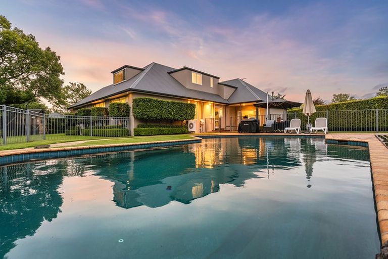 Photo of property in 1/253 Memorial Avenue, Burnside, Christchurch, 8053