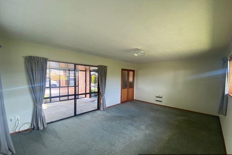 Photo of property in 2/5 Hibiscus Place, Redwood, Christchurch, 8051