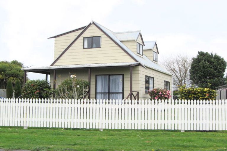 Photo of property in 11 Tauranga Place, Waitara, 4320