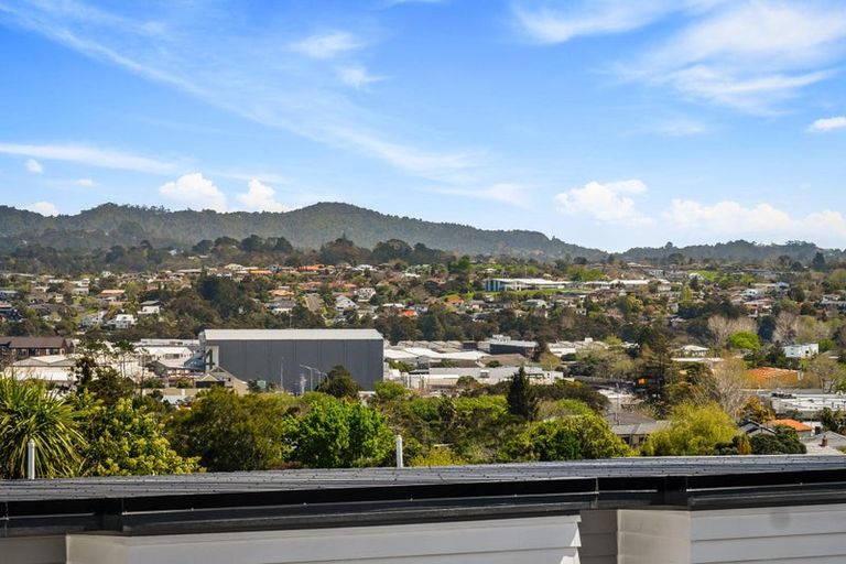 Photo of property in 4/6 South Pacific Place, Henderson, Auckland, 0612
