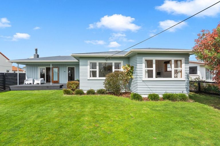 Photo of property in 73 Jellicoe Street, Martinborough, 5711