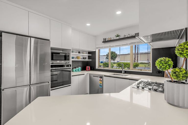 Photo of property in 5 Moravale Lane, Flat Bush, Auckland, 2016