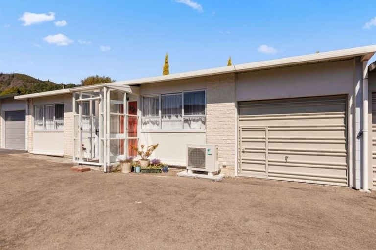 Photo of property in 2/382 Stokes Valley, Stokes Valley, Lower Hutt, 5019