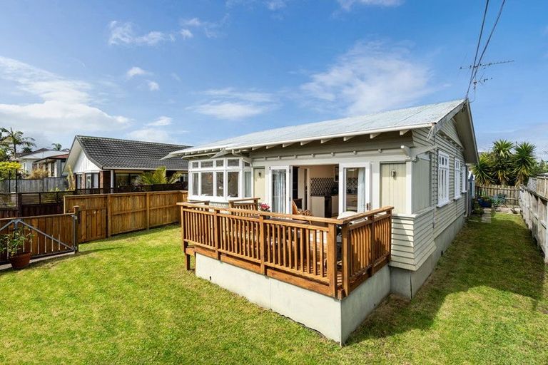 Photo of property in 1/10 Corrella Road, Belmont, Auckland, 0622