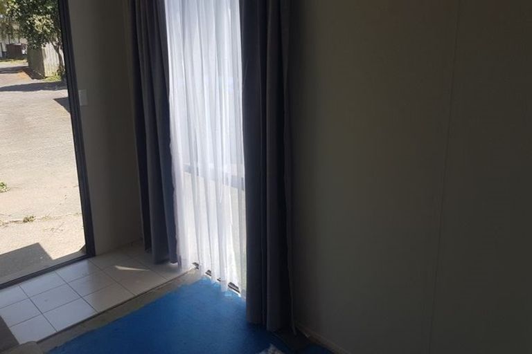 Photo of property in 5/15 Barneys Farm Road, Clendon Park, Auckland, 2103