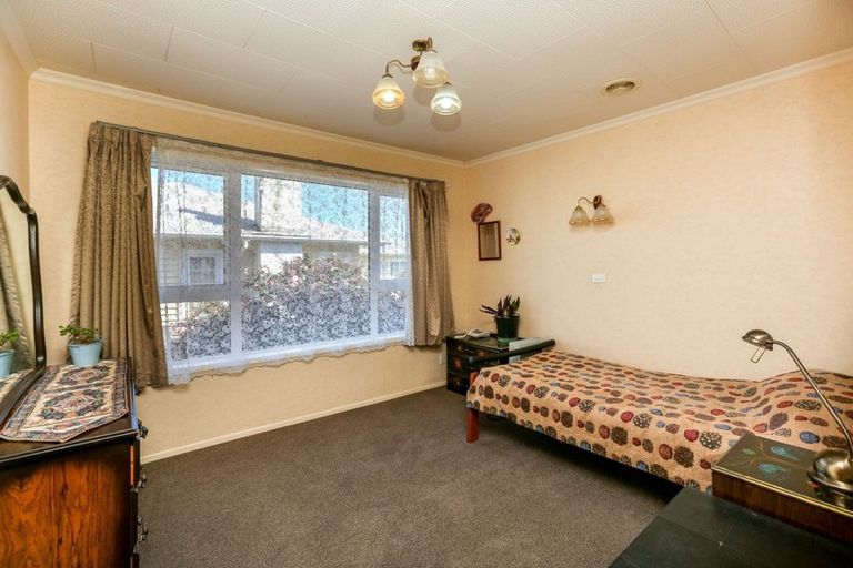 Photo of property in 30 Karaka Street, Merrilands, New Plymouth, 4312