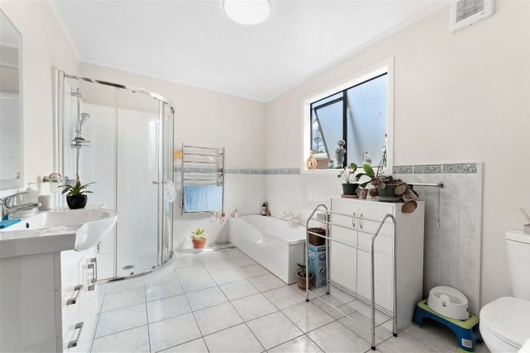 Photo of property in 104 Awa Road, Kumeu, 0891