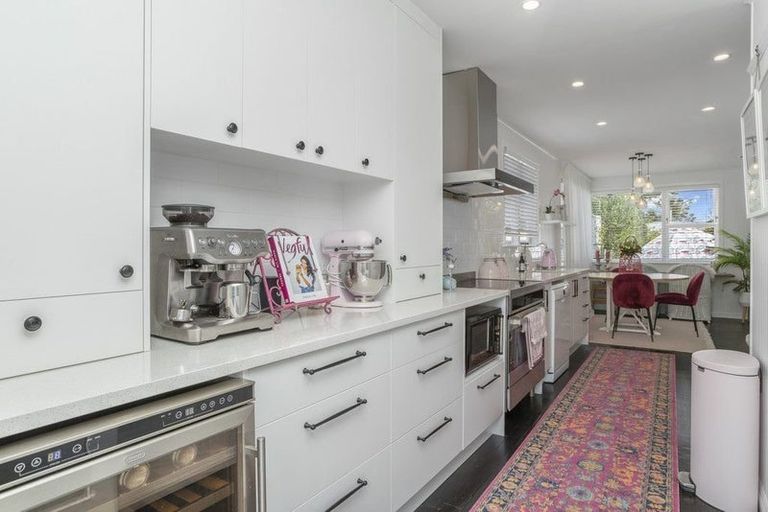 Photo of property in 29 Cobham Crescent, Kelston, Auckland, 0602