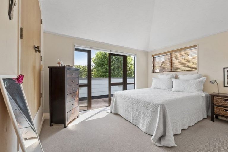 Photo of property in 9 Telephone Road, Birkenhead, Auckland, 0626