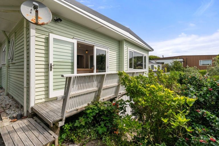 Photo of property in 16 Waru Street, Khandallah, Wellington, 6035