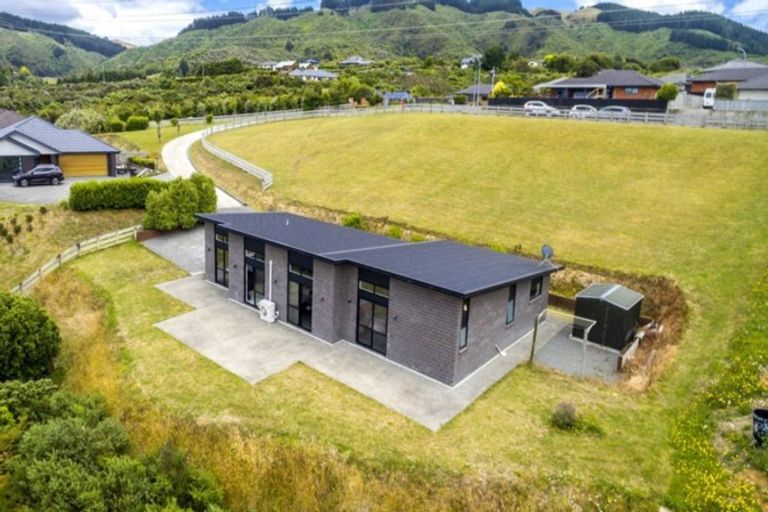 Photo of property in 51 Percy Kinsman Crescent, Riverstone Terraces, Upper Hutt, 5018
