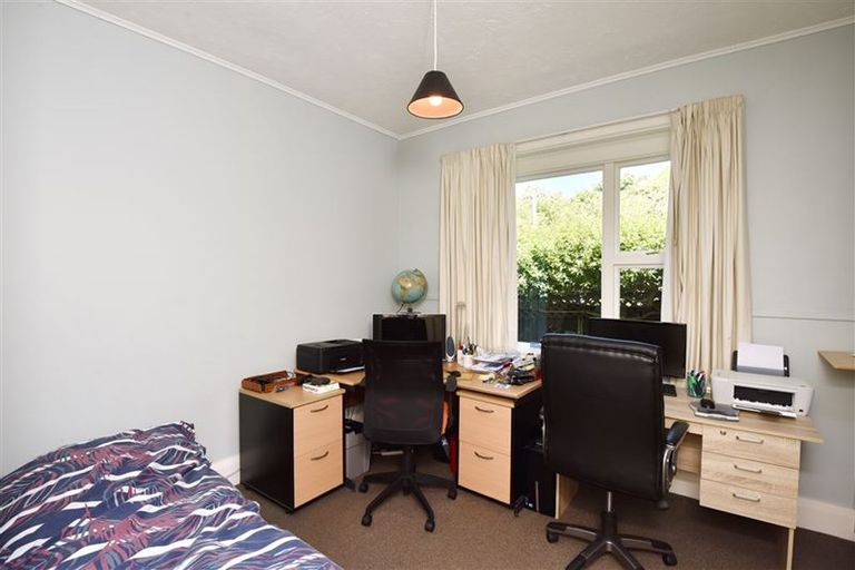 Photo of property in 19 Taupata Street, Redcliffs, Christchurch, 8081