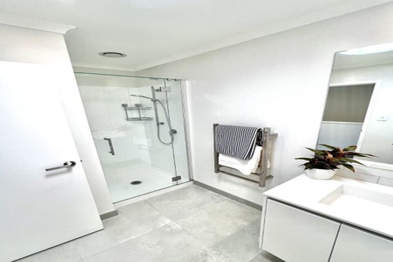 Photo of property in 60 Manarini Road, Westgate, Auckland, 0614