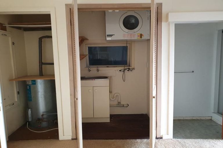 Photo of property in 2 Manitoba Place, Kingston, Wellington, 6021