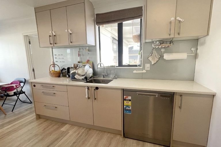 Photo of property in 10 Ascot Avenue, Henderson, Auckland, 0610